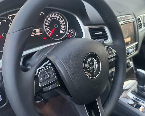 Черный Фольксваген Туарег, объемом двигателя 3 л и пробегом 130 тыс. км за 25500 $, фото 16 на Automoto.ua