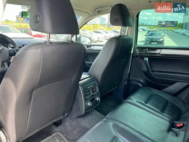 Чорний Фольксваген Туарег, об'ємом двигуна 3 л та пробігом 231 тис. км за 23680 $, фото 27 на Automoto.ua