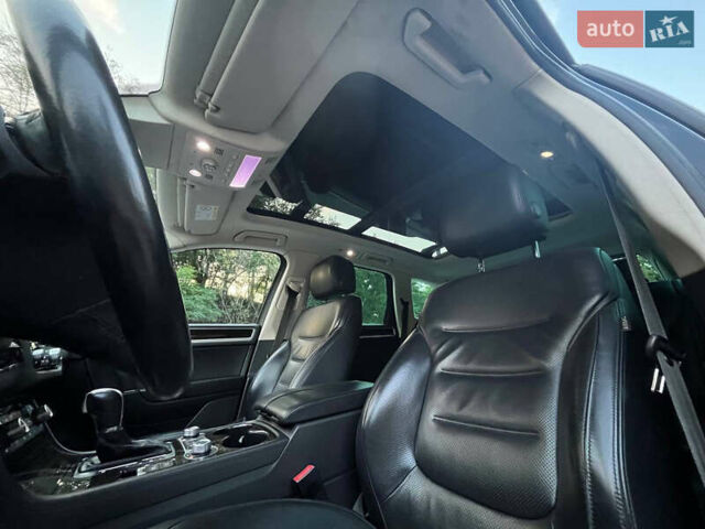 Черный Фольксваген Туарег, объемом двигателя 2.97 л и пробегом 242 тыс. км за 25900 $, фото 21 на Automoto.ua