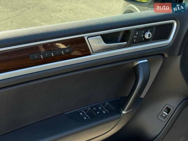 Черный Фольксваген Туарег, объемом двигателя 2.97 л и пробегом 199 тыс. км за 22000 $, фото 19 на Automoto.ua