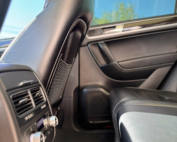 Черный Фольксваген Туарег, объемом двигателя 2.97 л и пробегом 216 тыс. км за 27400 $, фото 12 на Automoto.ua