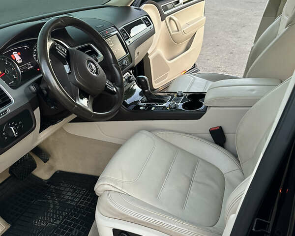 Черный Фольксваген Туарег, объемом двигателя 3 л и пробегом 262 тыс. км за 32500 $, фото 9 на Automoto.ua