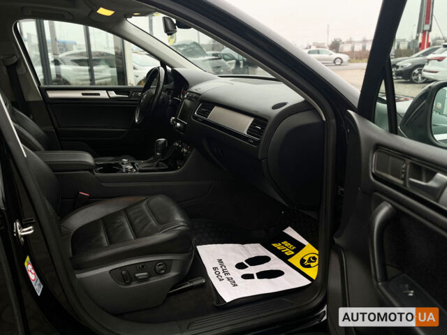 Чорний Фольксваген Туарег, об'ємом двигуна 3 л та пробігом 272 тис. км за 22990 $, фото 26 на Automoto.ua