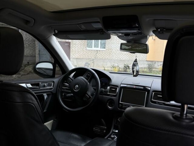 Черный Фольксваген Туарег, объемом двигателя 3 л и пробегом 250 тыс. км за 25000 $, фото 4 на Automoto.ua