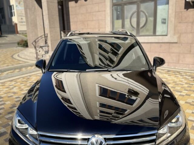 Черный Фольксваген Туарег, объемом двигателя 3 л и пробегом 216 тыс. км за 27400 $, фото 4 на Automoto.ua