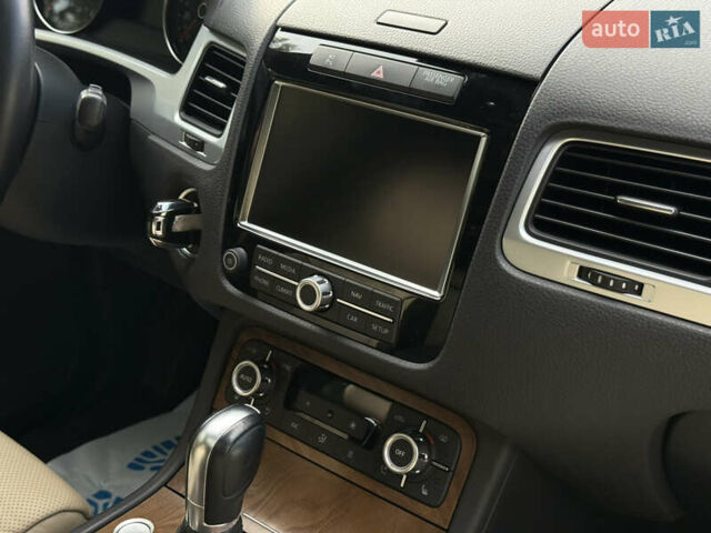 Чорний Фольксваген Туарег, об'ємом двигуна 3 л та пробігом 289 тис. км за 24900 $, фото 6 на Automoto.ua