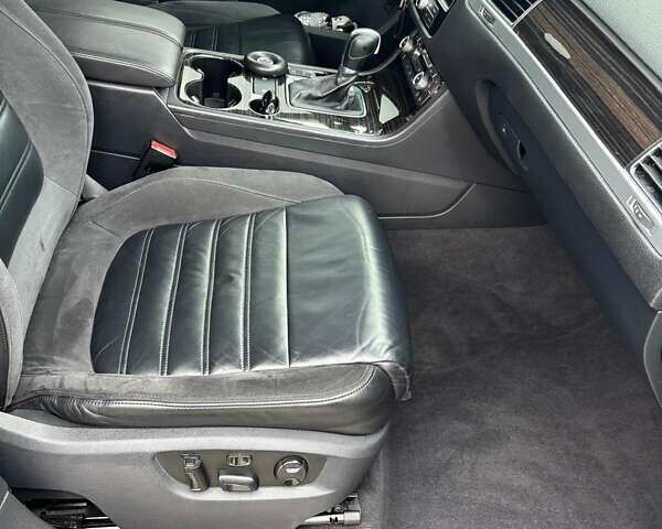 Чорний Фольксваген Туарег, об'ємом двигуна 2.97 л та пробігом 220 тис. км за 24500 $, фото 13 на Automoto.ua