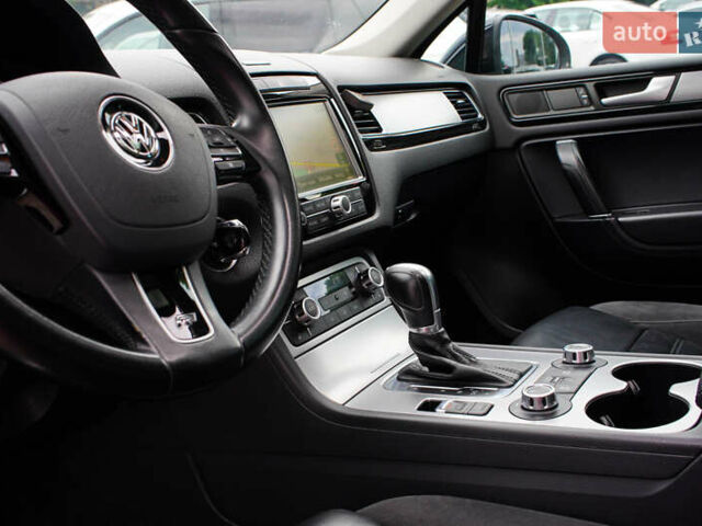 Черный Фольксваген Туарег, объемом двигателя 3 л и пробегом 236 тыс. км за 24999 $, фото 22 на Automoto.ua