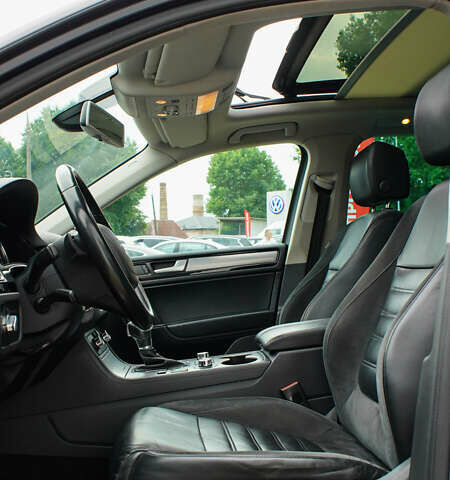 Черный Фольксваген Туарег, объемом двигателя 3 л и пробегом 236 тыс. км за 24999 $, фото 14 на Automoto.ua