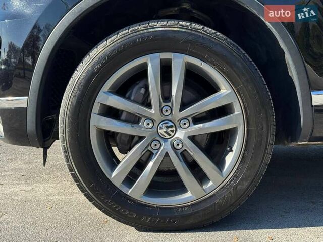 Черный Фольксваген Туарег, объемом двигателя 2.97 л и пробегом 199 тыс. км за 22000 $, фото 16 на Automoto.ua