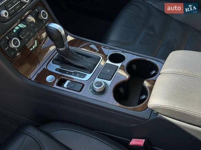 Черный Фольксваген Туарег, объемом двигателя 2.97 л и пробегом 199 тыс. км за 22000 $, фото 22 на Automoto.ua