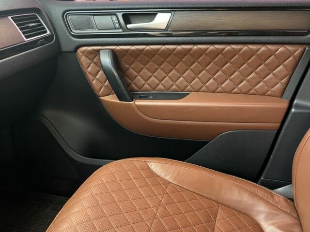 Черный Фольксваген Туарег, объемом двигателя 3 л и пробегом 258 тыс. км за 19000 $, фото 16 на Automoto.ua