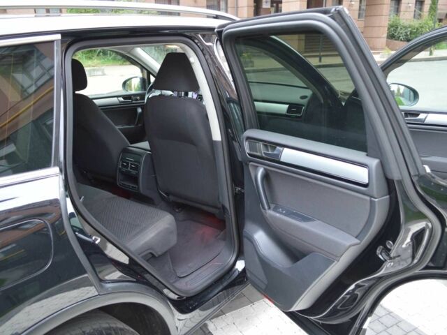 Черный Фольксваген Туарег, объемом двигателя 3 л и пробегом 256 тыс. км за 18900 $, фото 21 на Automoto.ua