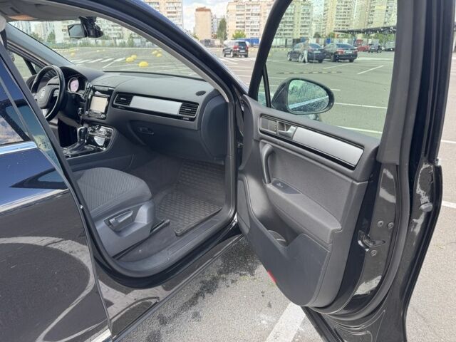 Черный Фольксваген Туарег, объемом двигателя 3 л и пробегом 195 тыс. км за 20950 $, фото 10 на Automoto.ua