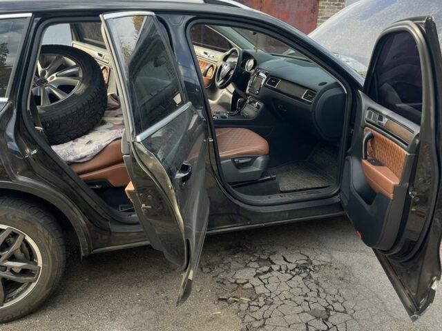 Черный Фольксваген Туарег, объемом двигателя 3 л и пробегом 258 тыс. км за 19000 $, фото 6 на Automoto.ua