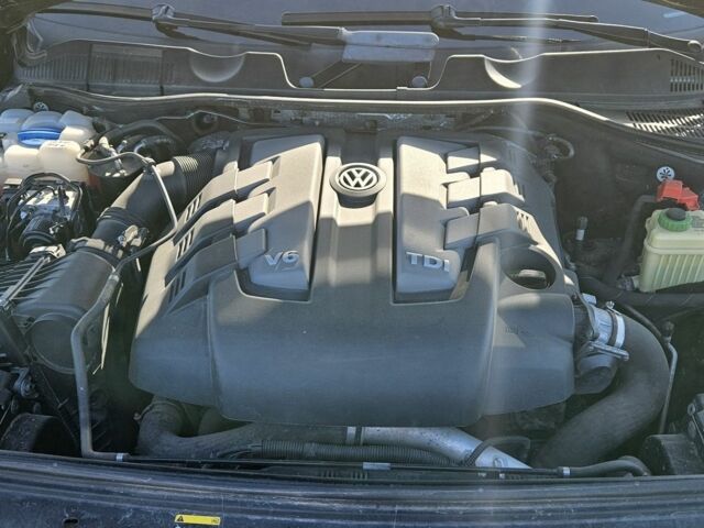 Черный Фольксваген Туарег, объемом двигателя 3 л и пробегом 236 тыс. км за 19800 $, фото 6 на Automoto.ua