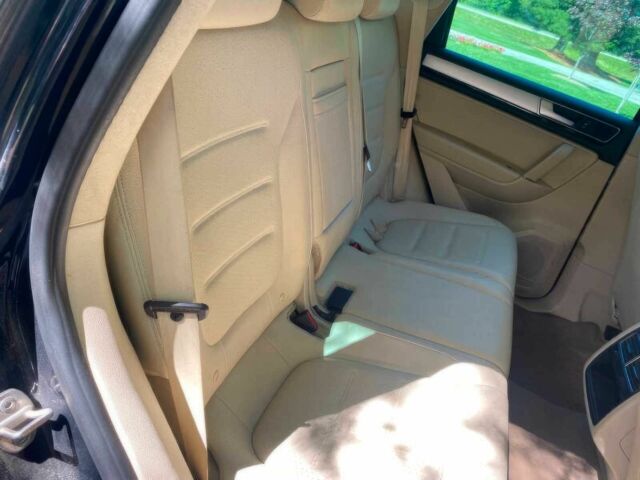 Черный Фольксваген Туарег, объемом двигателя 3 л и пробегом 74 тыс. км за 4200 $, фото 8 на Automoto.ua