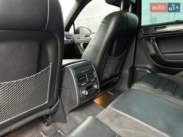 Чорний Фольксваген Туарег, об'ємом двигуна 3 л та пробігом 246 тис. км за 27700 $, фото 21 на Automoto.ua