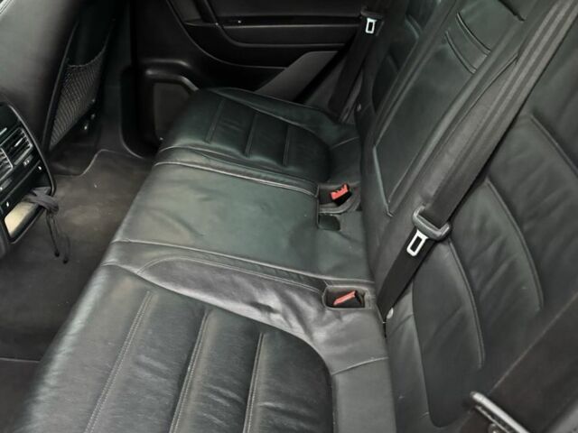 Чорний Фольксваген Туарег, об'ємом двигуна 3 л та пробігом 275 тис. км за 26000 $, фото 7 на Automoto.ua