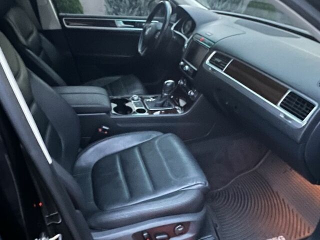 Черный Фольксваген Туарег, объемом двигателя 3 л и пробегом 213 тыс. км за 22500 $, фото 7 на Automoto.ua