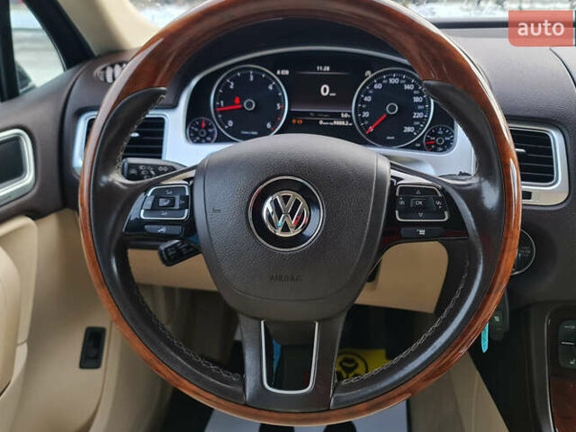 Чорний Фольксваген Туарег, об'ємом двигуна 3 л та пробігом 185 тис. км за 32999 $, фото 8 на Automoto.ua