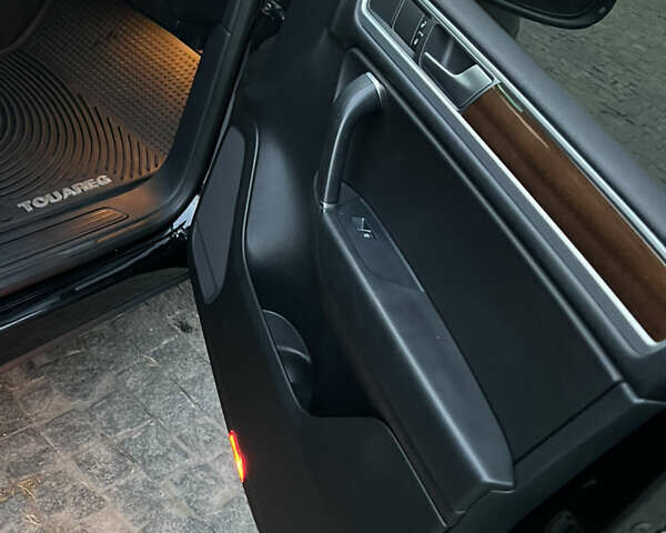 Черный Фольксваген Туарег, объемом двигателя 3 л и пробегом 213 тыс. км за 22500 $, фото 11 на Automoto.ua