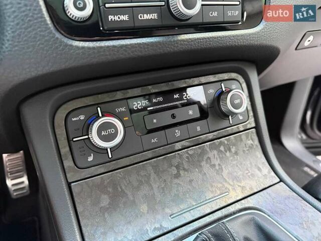 Черный Фольксваген Туарег, объемом двигателя 4.13 л и пробегом 195 тыс. км за 31990 $, фото 26 на Automoto.ua