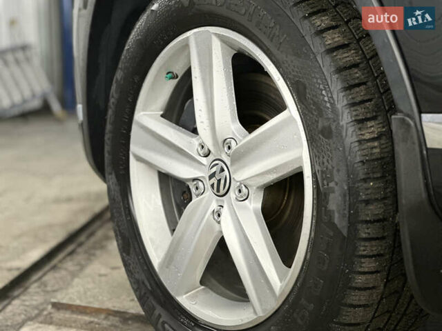 Черный Фольксваген Туарег, объемом двигателя 3 л и пробегом 56 тыс. км за 27000 $, фото 16 на Automoto.ua