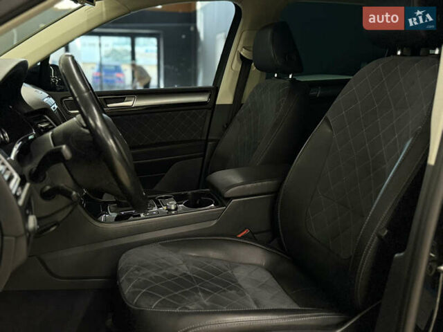 Черный Фольксваген Туарег, объемом двигателя 3 л и пробегом 258 тыс. км за 24799 $, фото 8 на Automoto.ua