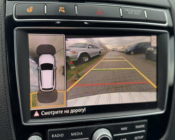 Черный Фольксваген Туарег, объемом двигателя 2.97 л и пробегом 275 тыс. км за 26000 $, фото 28 на Automoto.ua