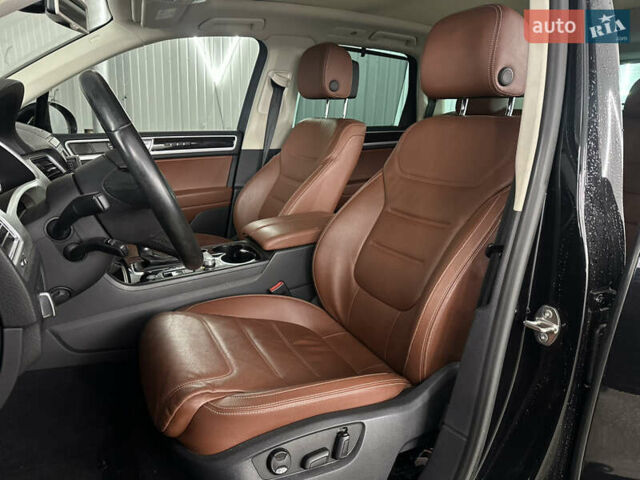 Черный Фольксваген Туарег, объемом двигателя 3 л и пробегом 56 тыс. км за 27000 $, фото 27 на Automoto.ua