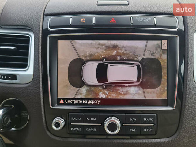 Чорний Фольксваген Туарег, об'ємом двигуна 3 л та пробігом 185 тис. км за 32999 $, фото 10 на Automoto.ua