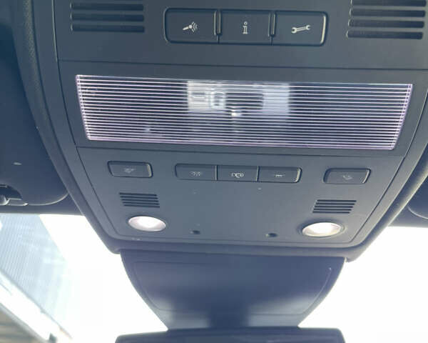 Черный Фольксваген Туарег, объемом двигателя 3 л и пробегом 266 тыс. км за 27990 $, фото 25 на Automoto.ua