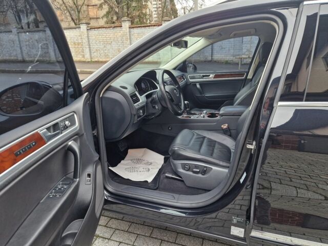 Чорний Фольксваген Туарег, об'ємом двигуна 3 л та пробігом 242 тис. км за 23000 $, фото 10 на Automoto.ua