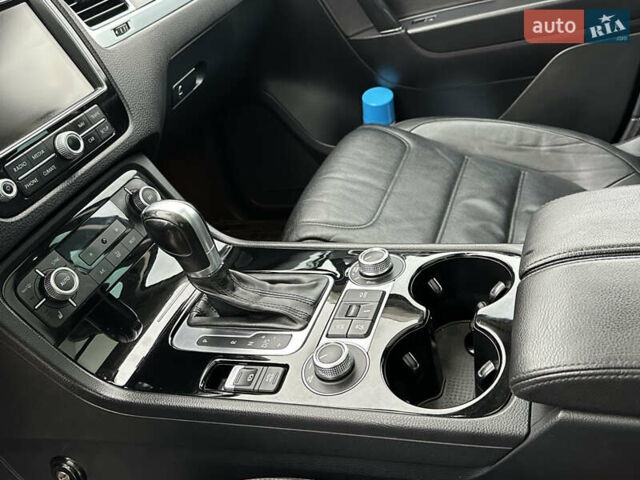 Черный Фольксваген Туарег, объемом двигателя 2.97 л и пробегом 165 тыс. км за 25200 $, фото 12 на Automoto.ua