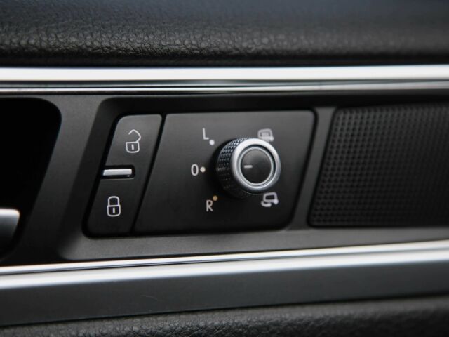 Черный Фольксваген Туарег, объемом двигателя 3 л и пробегом 241 тыс. км за 22500 $, фото 23 на Automoto.ua