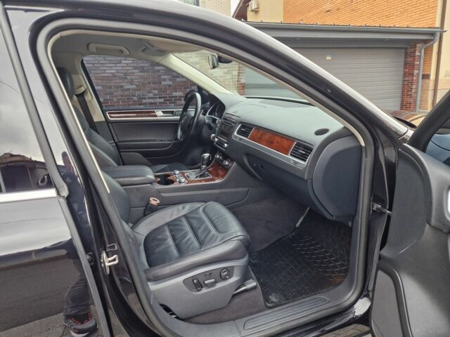 Чорний Фольксваген Туарег, об'ємом двигуна 3 л та пробігом 242 тис. км за 23000 $, фото 15 на Automoto.ua