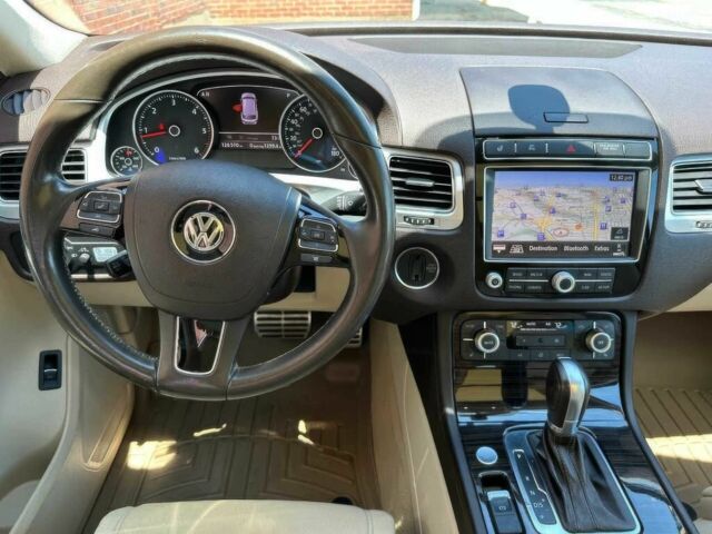 Чорний Фольксваген Туарег, об'ємом двигуна 3 л та пробігом 78 тис. км за 9000 $, фото 6 на Automoto.ua