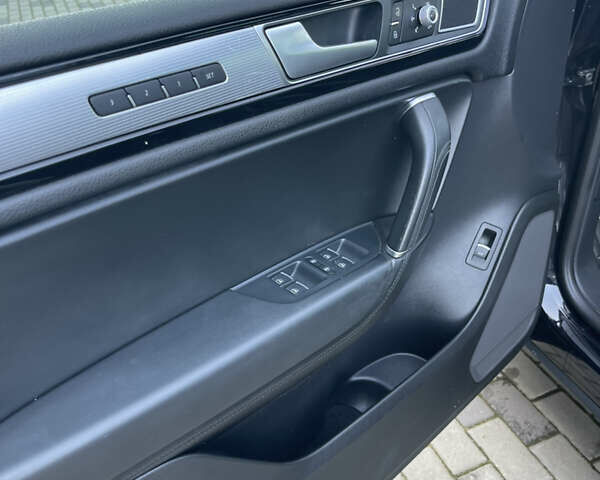 Черный Фольксваген Туарег, объемом двигателя 3 л и пробегом 266 тыс. км за 27990 $, фото 27 на Automoto.ua