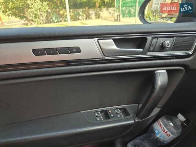 Черный Фольксваген Туарег, объемом двигателя 3 л и пробегом 263 тыс. км за 29000 $, фото 37 на Automoto.ua