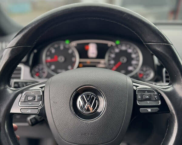 Черный Фольксваген Туарег, объемом двигателя 2.97 л и пробегом 275 тыс. км за 26000 $, фото 19 на Automoto.ua