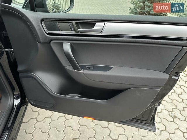 Черный Фольксваген Туарег, объемом двигателя 2.97 л и пробегом 235 тыс. км за 23500 $, фото 11 на Automoto.ua