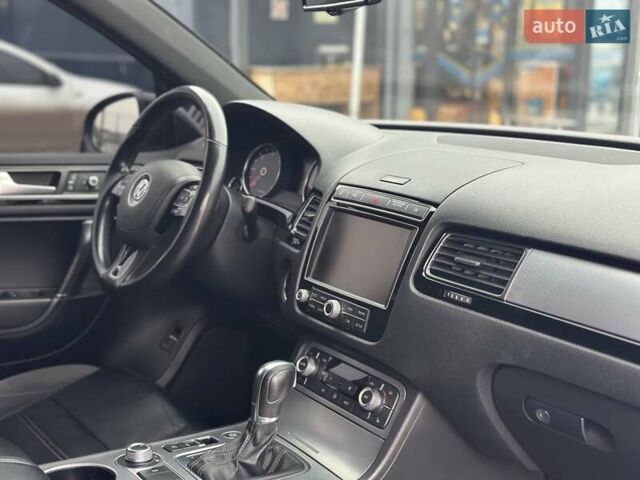 Чорний Фольксваген Туарег, об'ємом двигуна 3 л та пробігом 246 тис. км за 27700 $, фото 18 на Automoto.ua