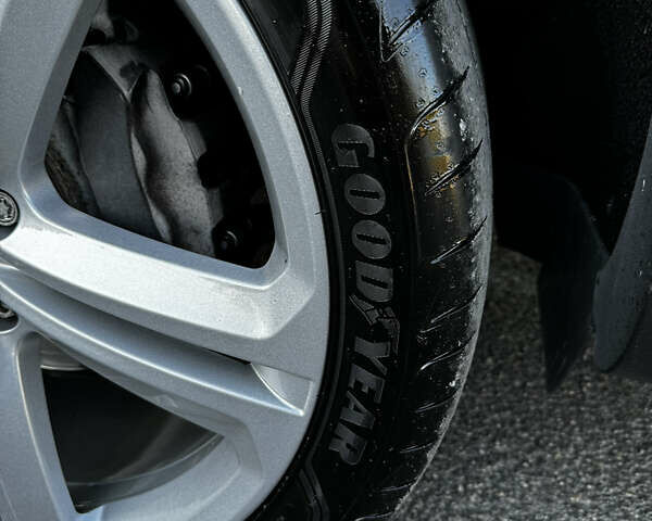 Черный Фольксваген Туарег, объемом двигателя 2.97 л и пробегом 202 тыс. км за 30000 $, фото 5 на Automoto.ua