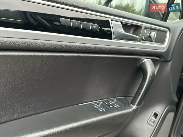 Черный Фольксваген Туарег, объемом двигателя 2.97 л и пробегом 165 тыс. км за 25200 $, фото 11 на Automoto.ua