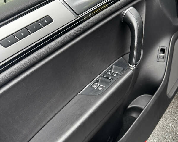 Черный Фольксваген Туарег, объемом двигателя 2.97 л и пробегом 270 тыс. км за 22300 $, фото 16 на Automoto.ua