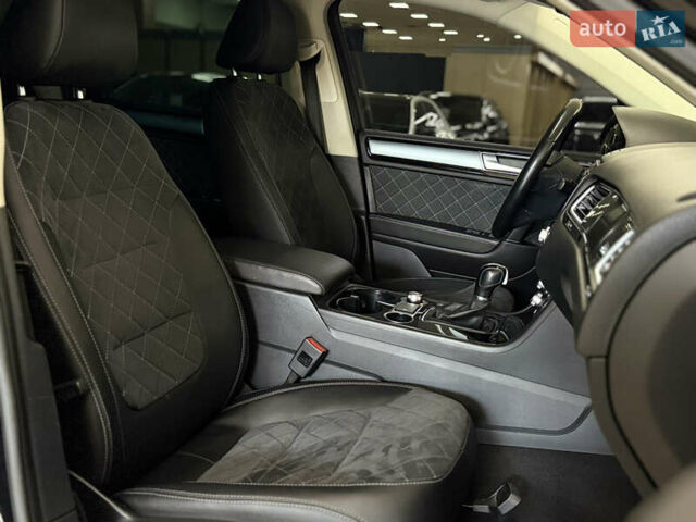 Черный Фольксваген Туарег, объемом двигателя 3 л и пробегом 258 тыс. км за 24799 $, фото 12 на Automoto.ua