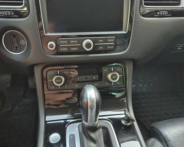 Черный Фольксваген Туарег, объемом двигателя 3 л и пробегом 263 тыс. км за 29000 $, фото 14 на Automoto.ua