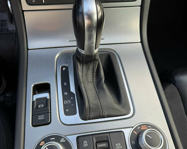 Черный Фольксваген Туарег, объемом двигателя 2.97 л и пробегом 166 тыс. км за 29999 $, фото 18 на Automoto.ua