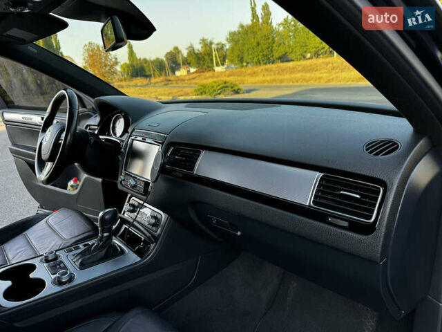 Черный Фольксваген Туарег, объемом двигателя 2.97 л и пробегом 202 тыс. км за 30000 $, фото 54 на Automoto.ua